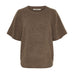 Kortærmet beige pullover i strik med rund hals, vide raglanærmer og afrundet kant forneden, set forfra