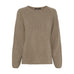 Beige pullover i meleret strik med rund hals og raglanærmer, set forfra