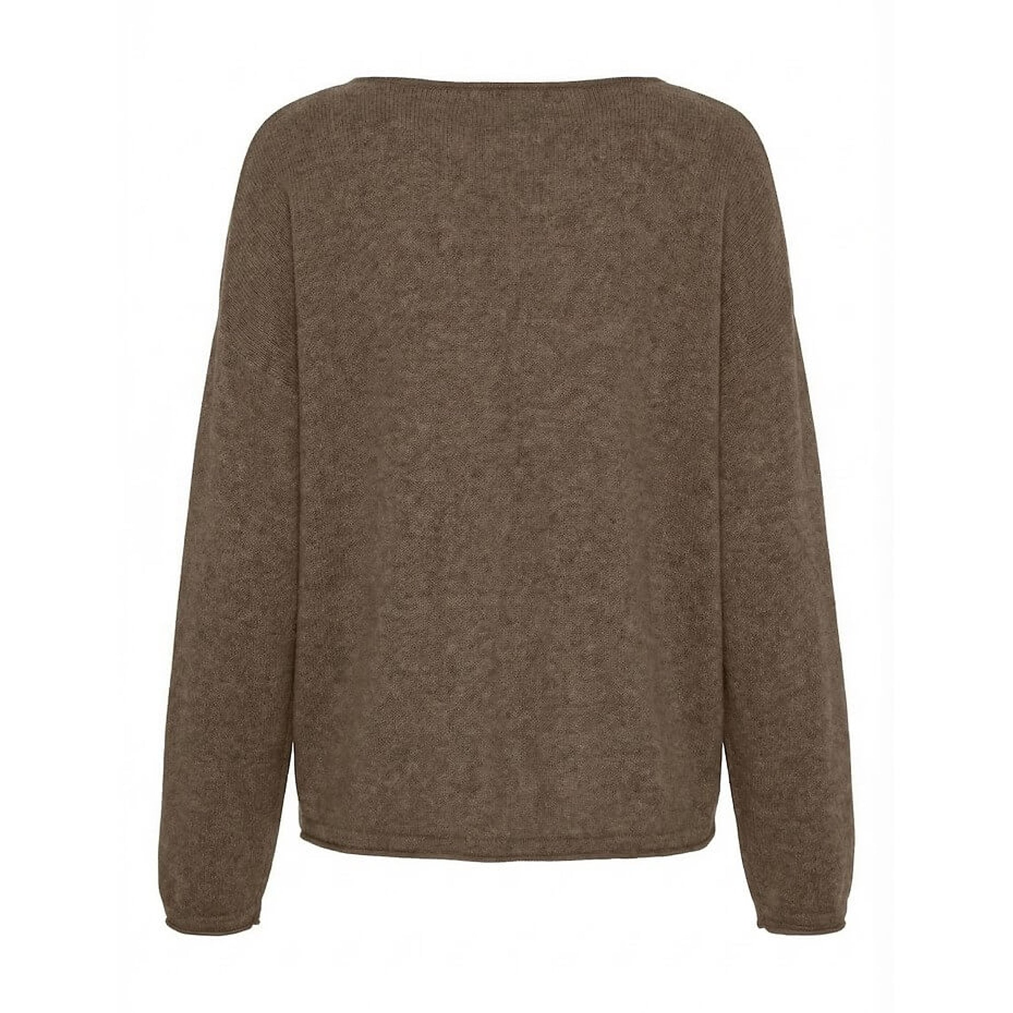 Brun oversize bluse i cashmere med rullede kanter forneden og ved ærmerne set bagfra