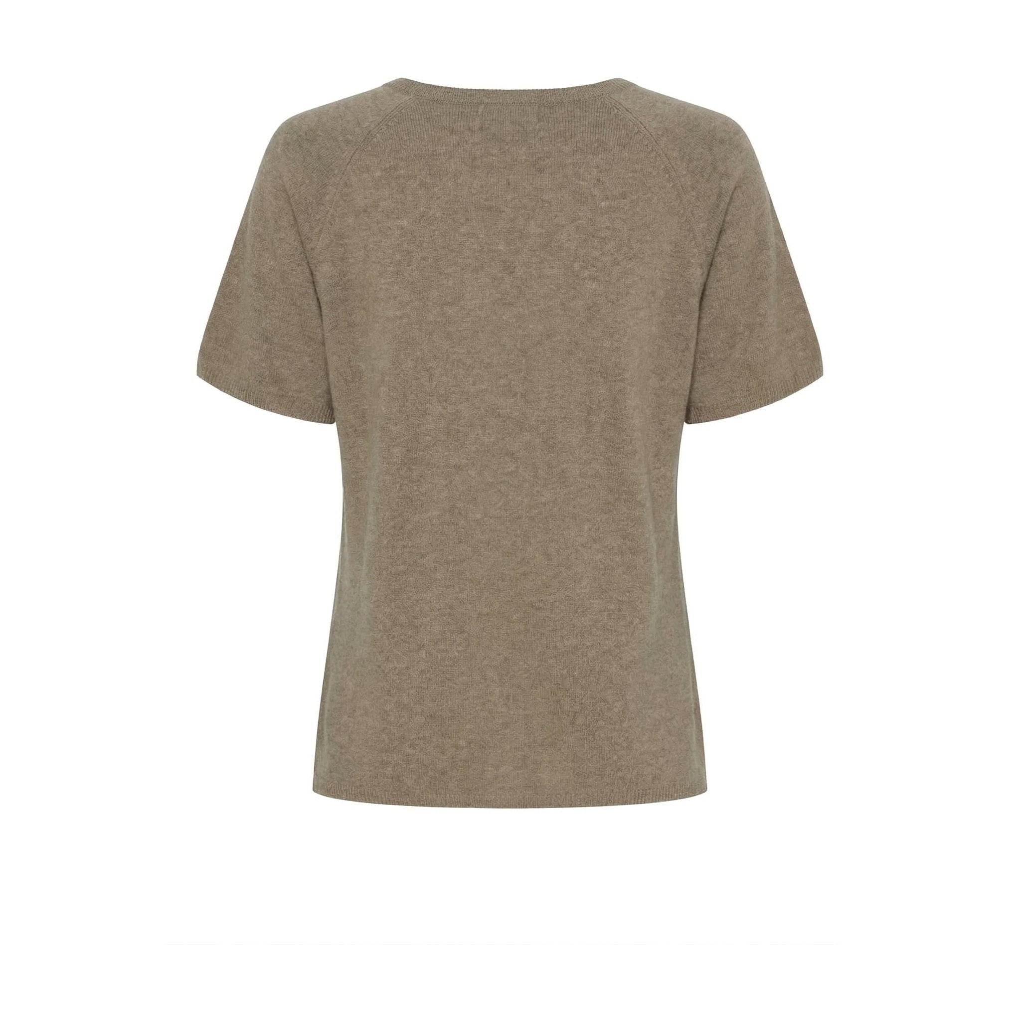 Beige kortærmet strik i Taupe Melange med raglanærmer og ribkant, set bagfra