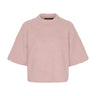 Pink pullover i fluffy ribstrik med vide 3/4 ærmer, raglansømme og let høj rund hals, set forfra