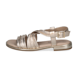 Sølv sandal Platin Metallic set fra indersiden med rynkede remme og spænde ved hælen