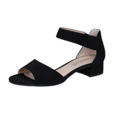 Sort sandal fra Caprice set skråt forfra med åben tå, ankelrem og lav blokhæl