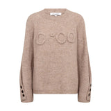 Brun strik Aelle LS Knit fra Co'Couture forfra med ophøjet logo, rund hals og knapper ved ærmerne