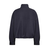 Kort navy jakke set bagfra med høj krave, rynket kant forneden og knap ved manchetten