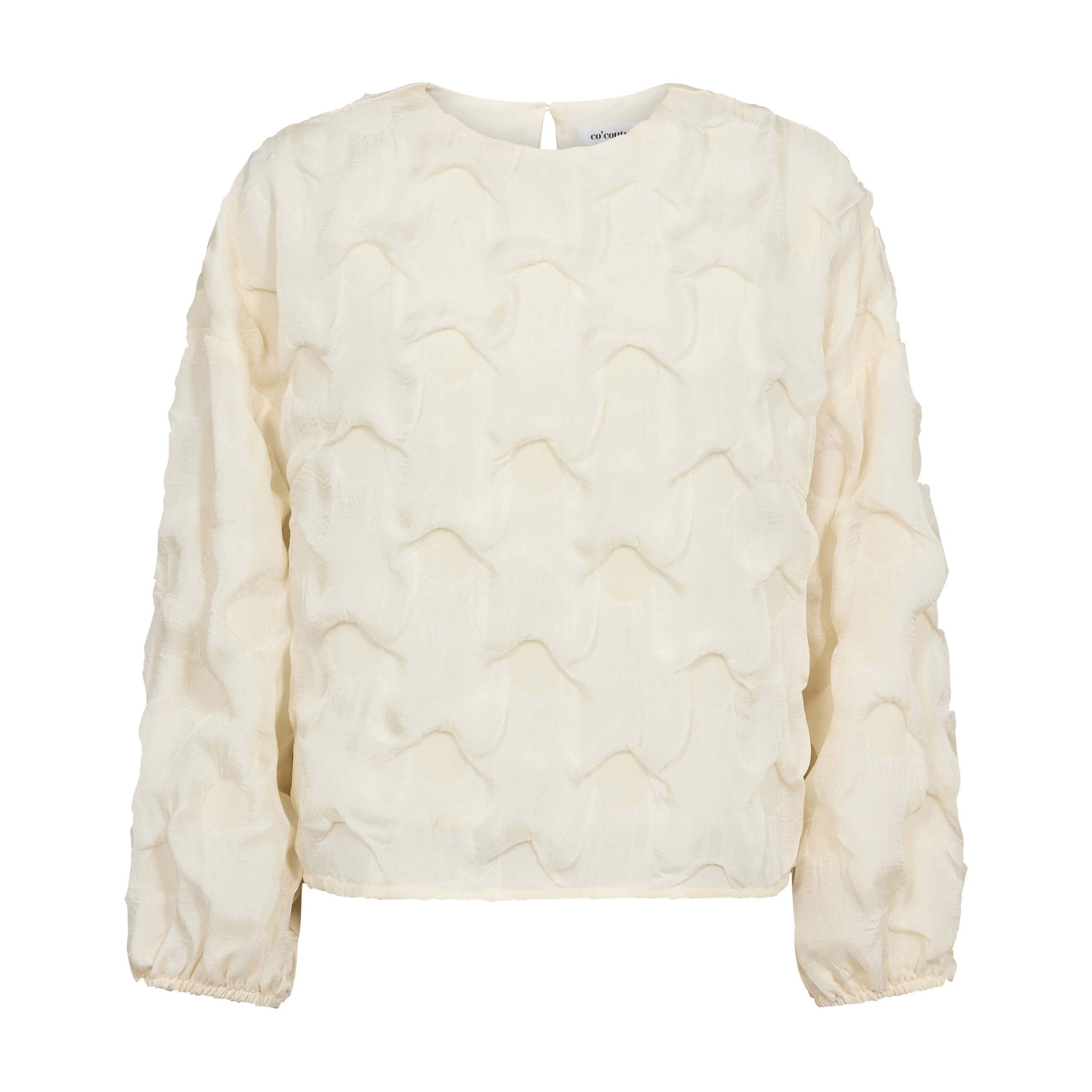 Hvid bluse fra Co'Couture med struktur af cirkler, rund hals og lange vide ærmer set forfra
