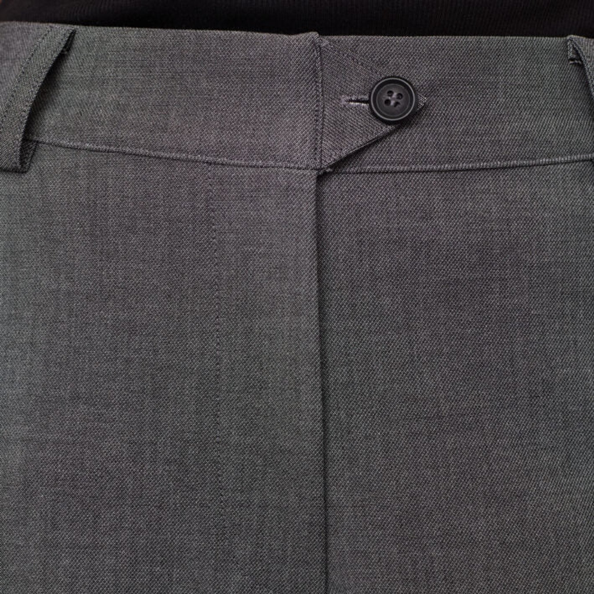 Tæt på grå bukser fra Co'Couture med knap, gylp og stofstruktur i Mid Grey