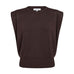 Lue Wing Knit Vest i Dark brown fra Co'Couture set forfra – brun vest i strik med rund hals og markerede skuldre