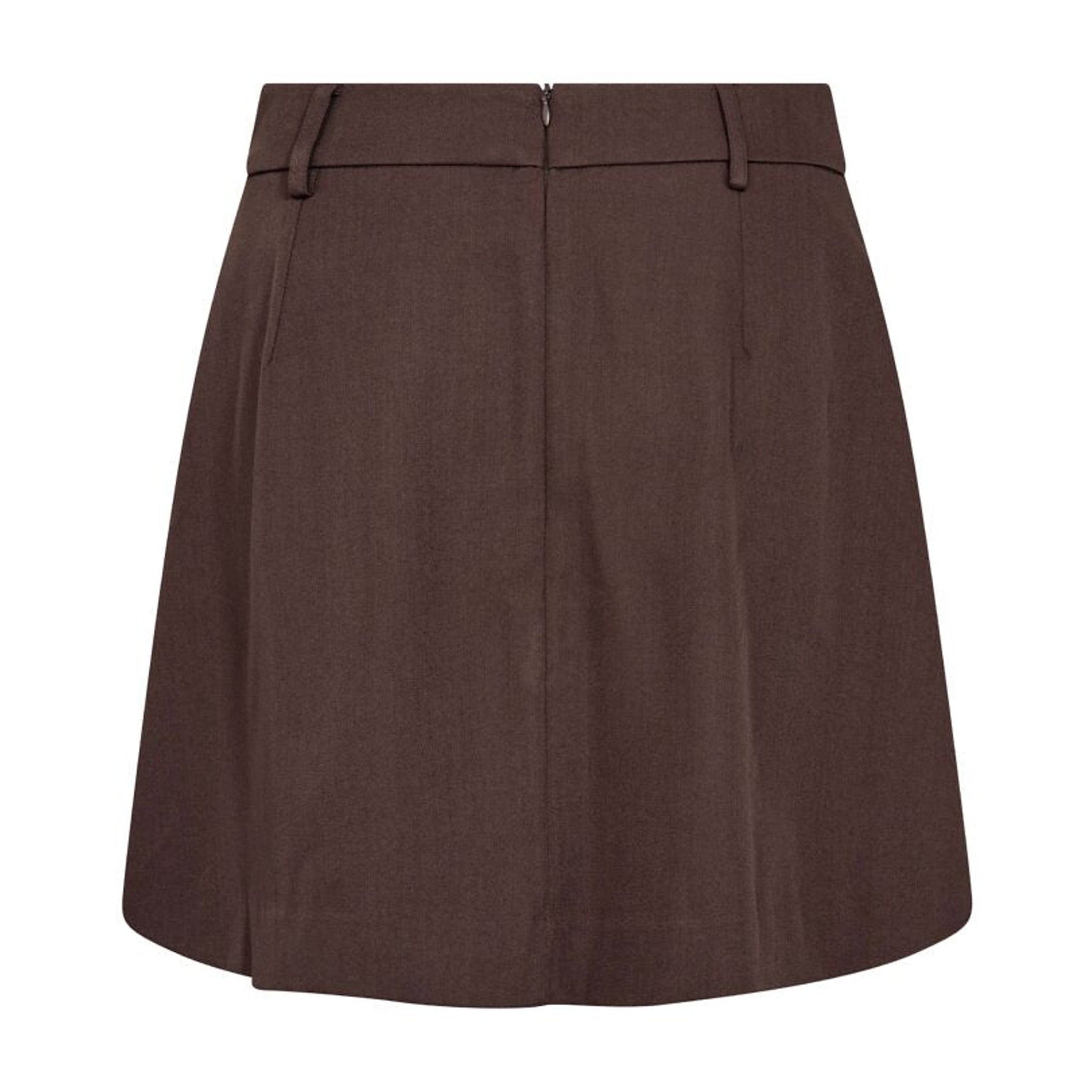 Brun mini nederdel med lynlås midt bag og bæltestropper, set bagfra