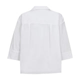 Hvid bluse Poppy V-Blouse set bagfra med bærestykke, læg midt bagpå og bred kant på ærmerne