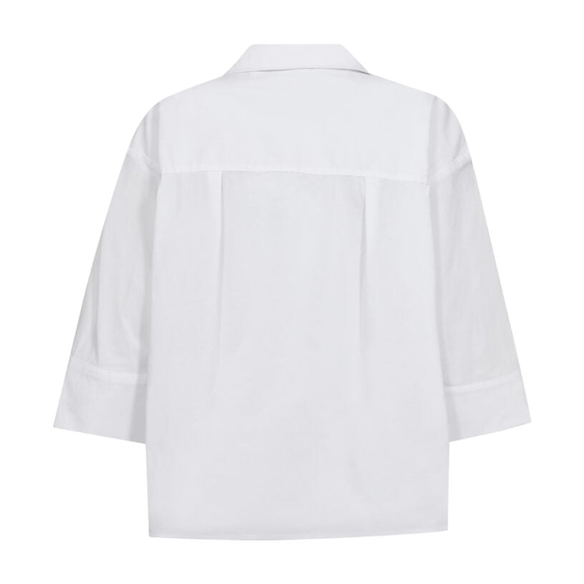 Hvid bluse Poppy V-Blouse set bagfra med bærestykke, læg midt bagpå og bred kant på ærmerne