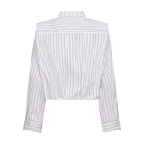 Hvid stribet bluse fra Co'Couture med markerede skuldre og knappede manchetter set bagfra