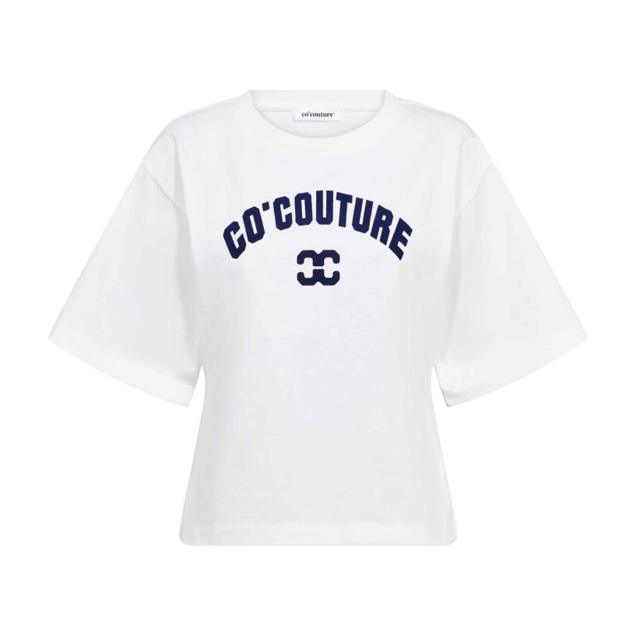 Hvid t-shirt fra Co'Couture med navy logo foran, set forfra