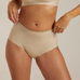 Beige highwaist trusse Invisible Highwaist Maxi Trusse i Sand fra Femifemme set forfra på model