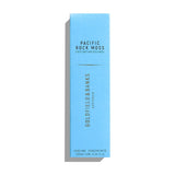 Lyseblå æske til Pacific Rock Moss parfume 10 ml fra Goldfield & Banks set forfra