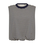 Stribet t-shirt i navy og hvid med rund hals og navy kant, set forfra