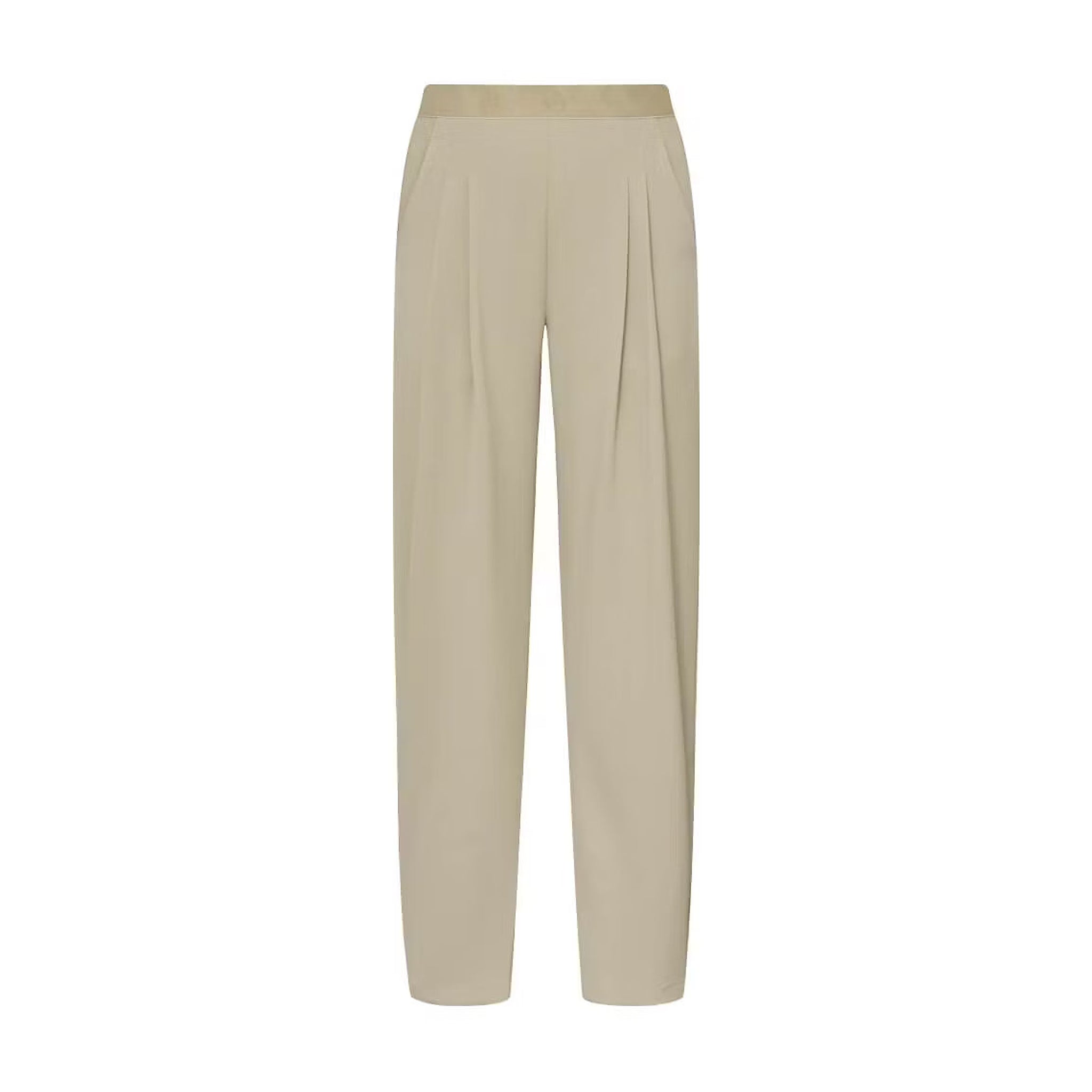 Beige bukser Atalie Pants i Light Camel set forfra med læg og ben, der smalner af