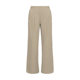 Beige wide leg bukser fra Gossia set forfra med læg foran, sidelommer og elastisk linning