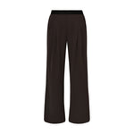 Brune wide leg bukser Cloe Atalie Pant i Chocolate set forfra med læg foran og sort elastisk linning