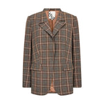 Brun ternet blazer fra Gossia set forfra med reverskrave, klaplommer og lyst brunt for