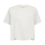 Hvid Karoline t-shirt fra Gossia i Offwhite forfra med rund hals, korte ærmer og samlet kant forneden