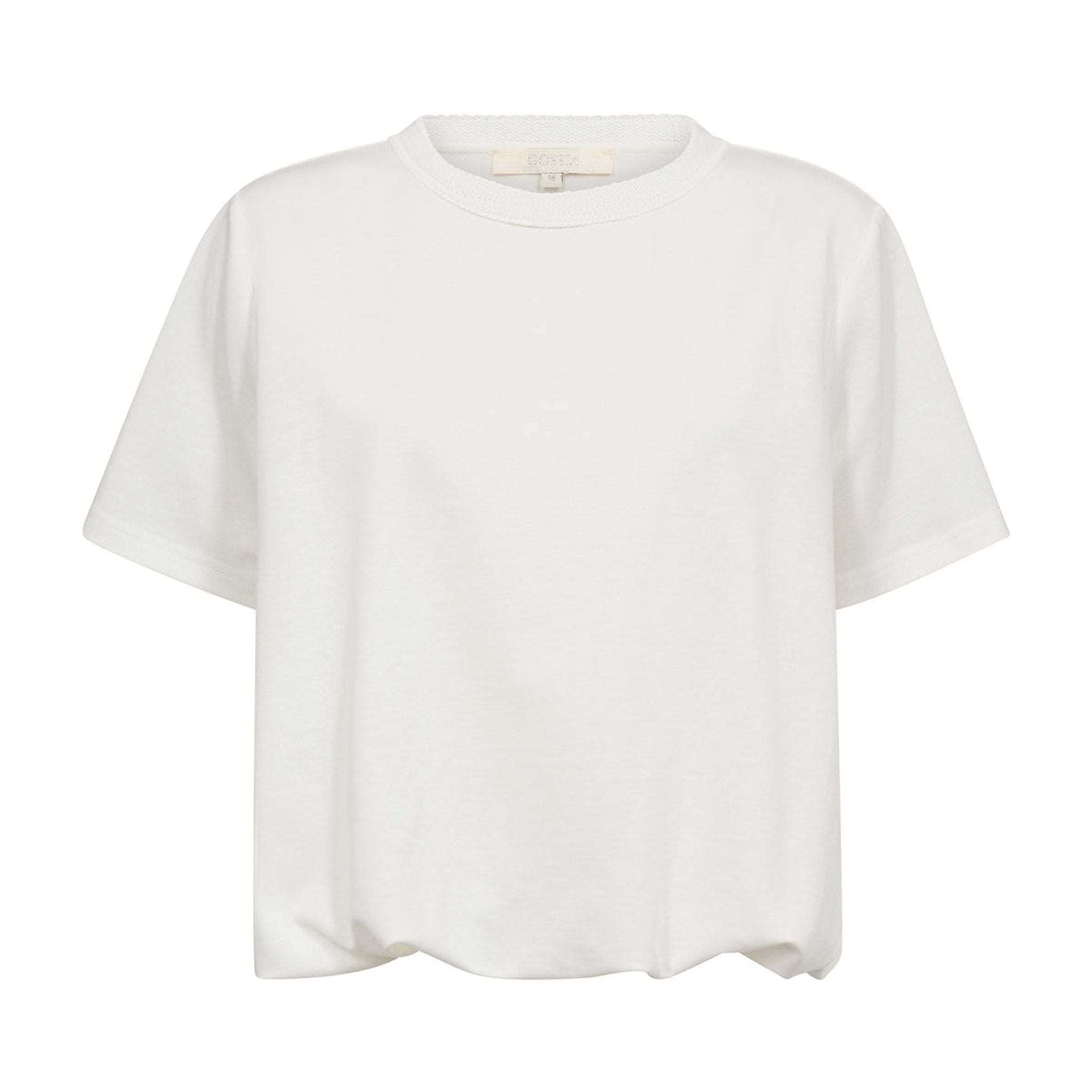 Hvid Karoline t-shirt fra Gossia i Offwhite forfra med rund hals, korte ærmer og samlet kant forneden