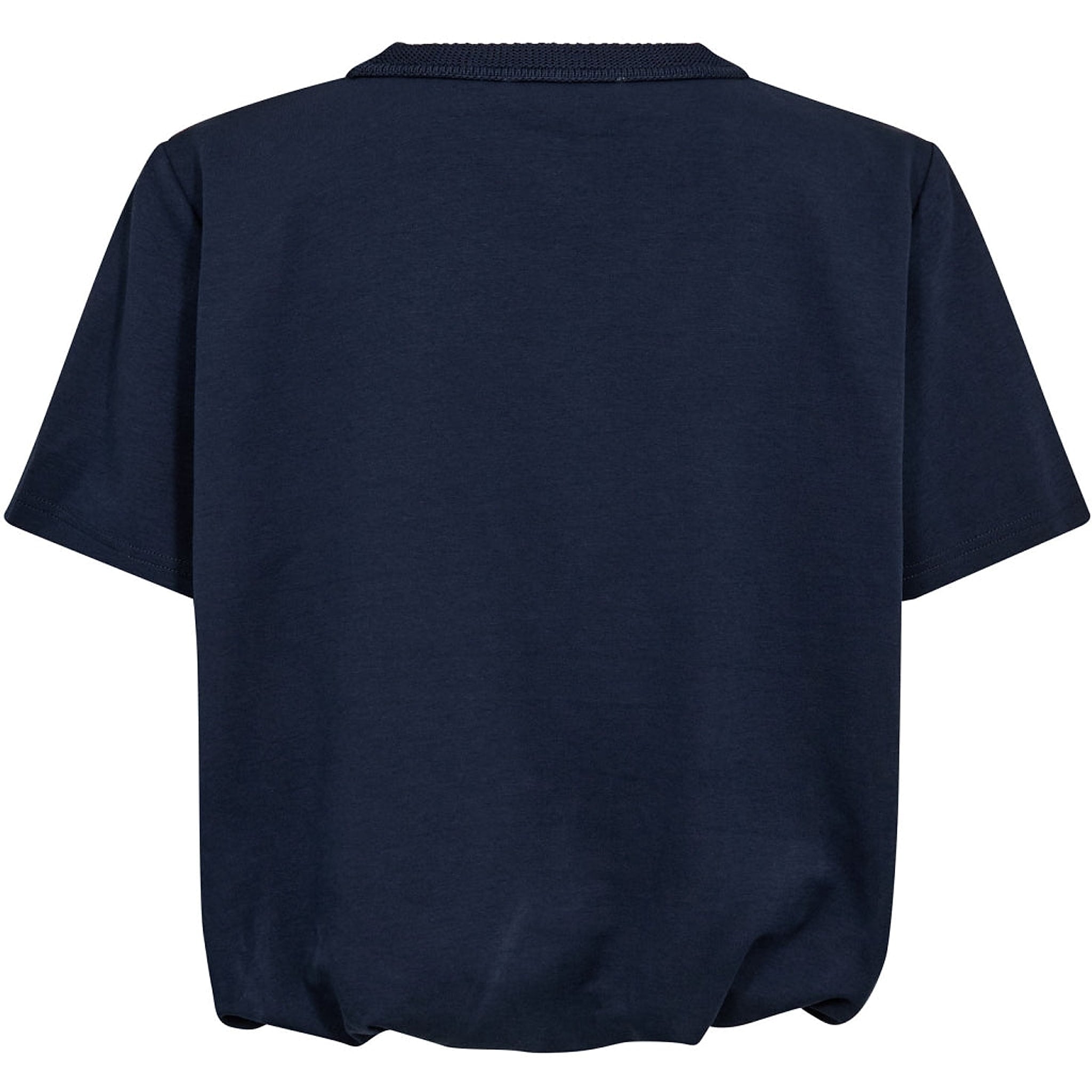 Navy t-shirt fra Gossia bagfra med struktureret halskant og pustet, samlet kant forneden