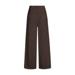 Brune wide leg bukser fra Gossia set bagfra med to baglommer, den ene med klap og strop