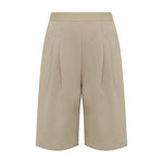 Beige Tekla Bermuda Shorts fra Gossia forfra med læg foran og elastisk linning med logo