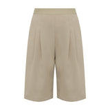 Beige Tekla Bermuda Shorts fra Gossia forfra med læg foran og elastisk linning med logo