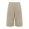 Beige Tekla Bermuda Shorts fra Gossia forfra med læg foran og elastisk linning med logo