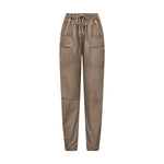 Brune Thilla Pant bukser fra Gossia i farven Camel set forfra med snøre i taljen og store lommer
