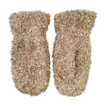 Beige handsker i krøllet teddy-look med label ved håndleddet, set forfra på hvid baggrund