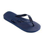 Navy Top sandal fra Havaianas set skråt fra siden med rem mellem tæerne