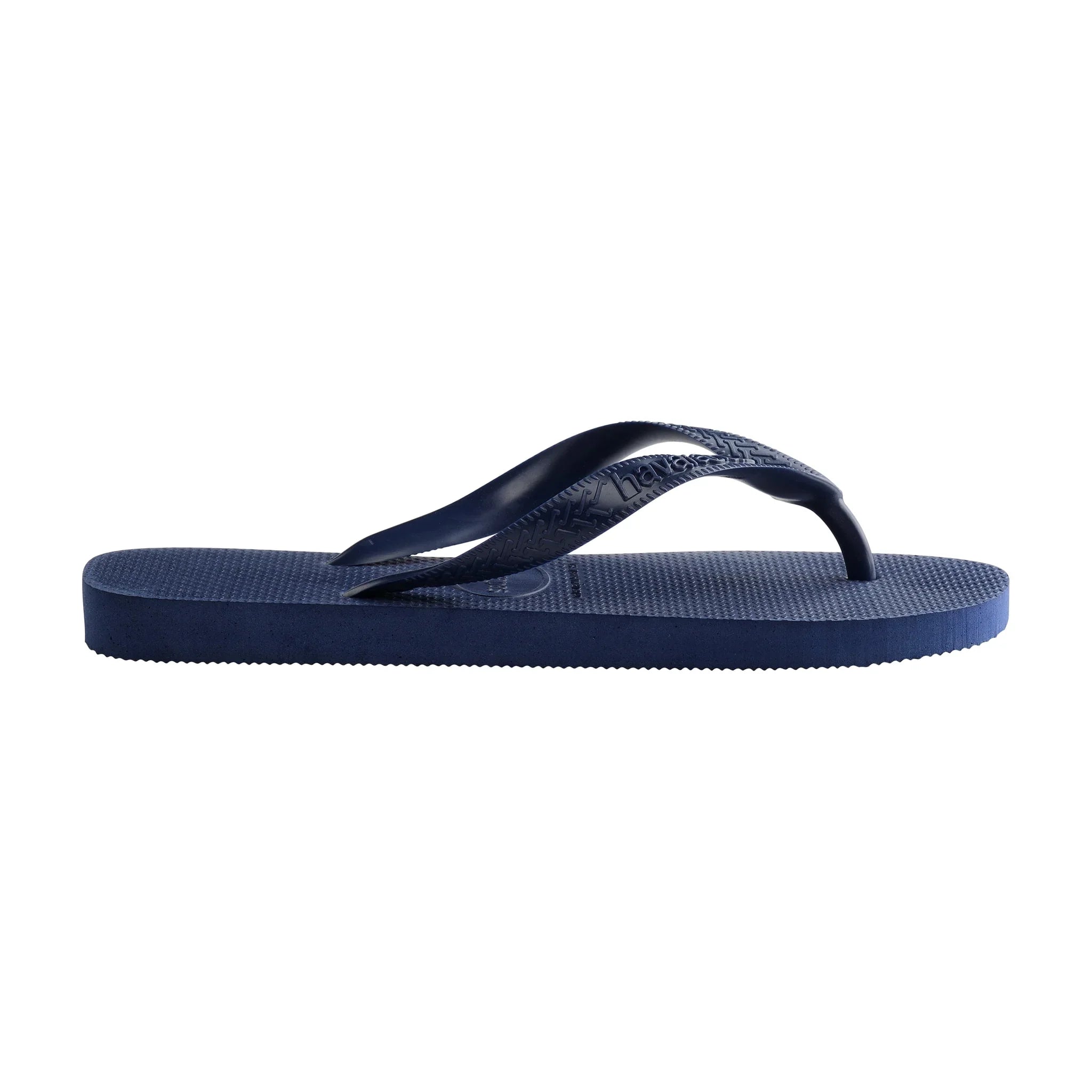 Navy Top sandal fra Havaianas set direkte fra siden med flad gummisål