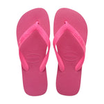 Par pink Havaianas Top sandaler i Pink Flux set ovenfra med præget logo på sål og remme
