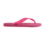 Pink flip-flop sandal fra Havaianas set fra siden med flad gummisål
