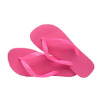 To pink Havaianas sandaler i Pink Flux lagt over kors med logo præget i remmen