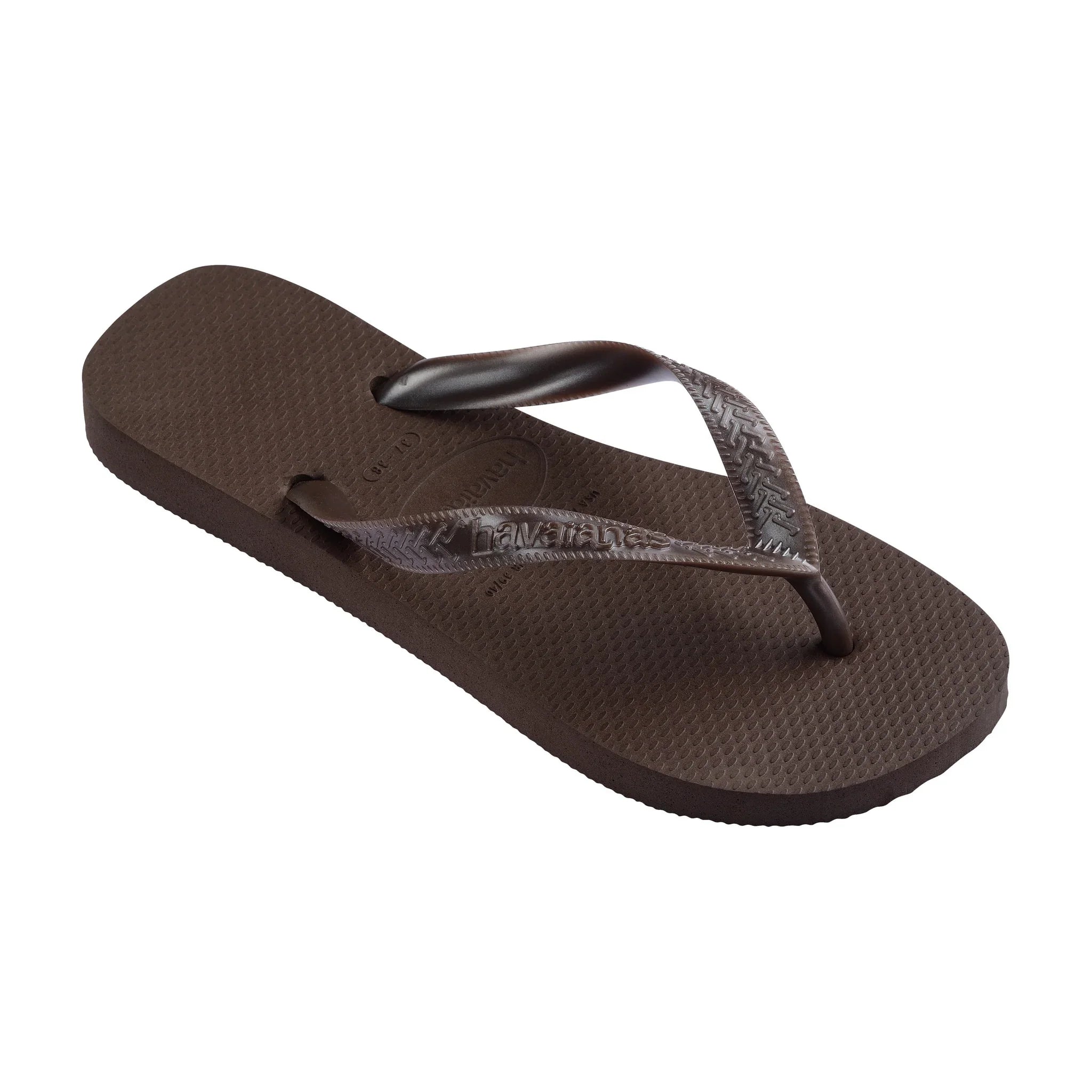 Brun Havaianas sandal med tårem set skråt forfra med præget logo på remmen