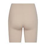 Tætsiddende nudefarvede shorts fra Hype The Detail set bagfra med søm midt bag