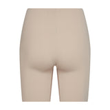 Tætsiddende nudefarvede shorts fra Hype The Detail set bagfra med søm midt bag