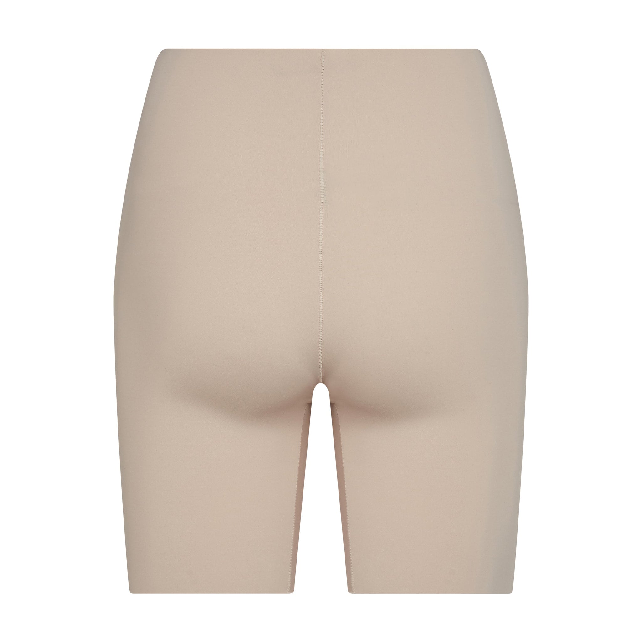 Tætsiddende nudefarvede shorts fra Hype The Detail set bagfra med søm midt bag