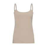 Nudefarvet pink top fra Hype The Detail med rund hals og tynde stropper set forfra