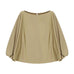 Beige bluse fra Imperial med vide ærmer samlet ved håndleddet og bred rund halsudskæring, set forfra