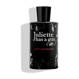Juliette Has a Gun Lady Vengeance parfume i sort flaske med hvide snirkler og rød skrift forfra på hvid baggrund