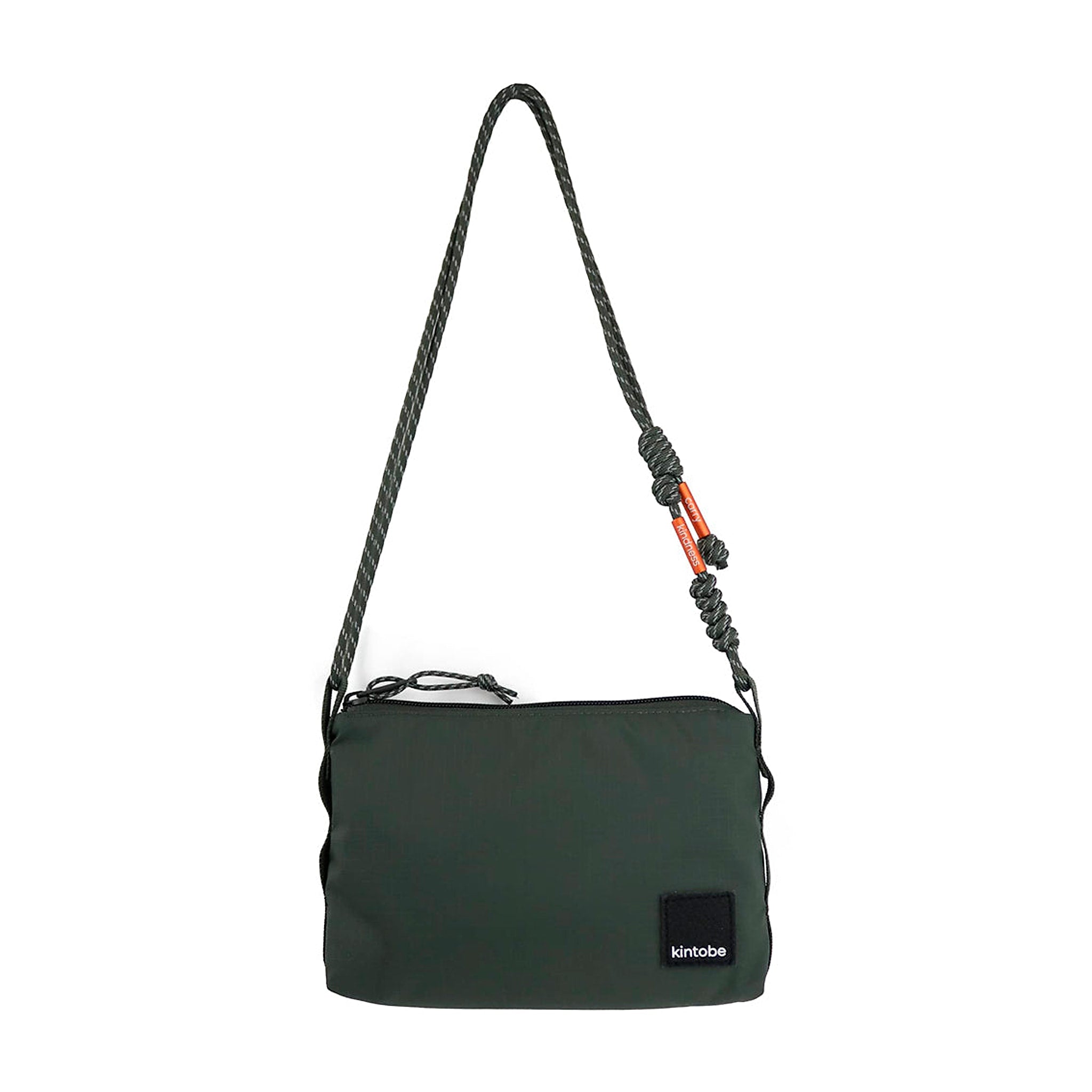 Mørkegrøn Sam Bag taske fra Kintobe forfra med rem i snor, orange perler og logomærke