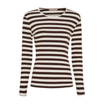 Brun og cremehvid stribet langærmet t-shirt i rib med rund hals fra Marta du Chateau set forfra
