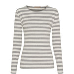 Grå og råhvid stribet t-shirt med lange ærmer og rund hals fra Marta du Chateau set forfra
