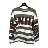 Grøn og cremehvid stribet sweatshirt med stort brunt Copenhagen-print på bryst og ærmer, set forfra på bøjle