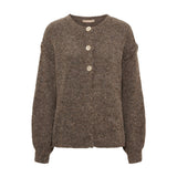 Brun cardigan i meleret strik med rund hals og tre guldfarvede knapper, set forfra